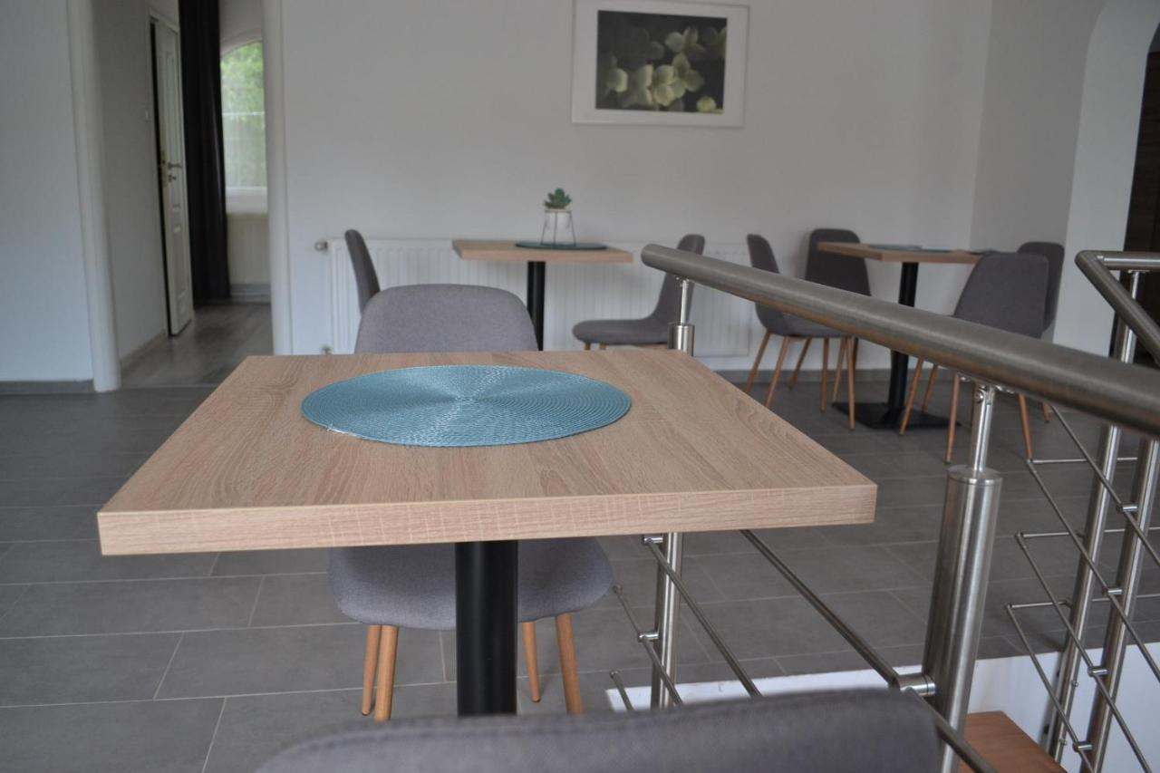 Fonix Design Rooms Debrecen Eksteriør bilde