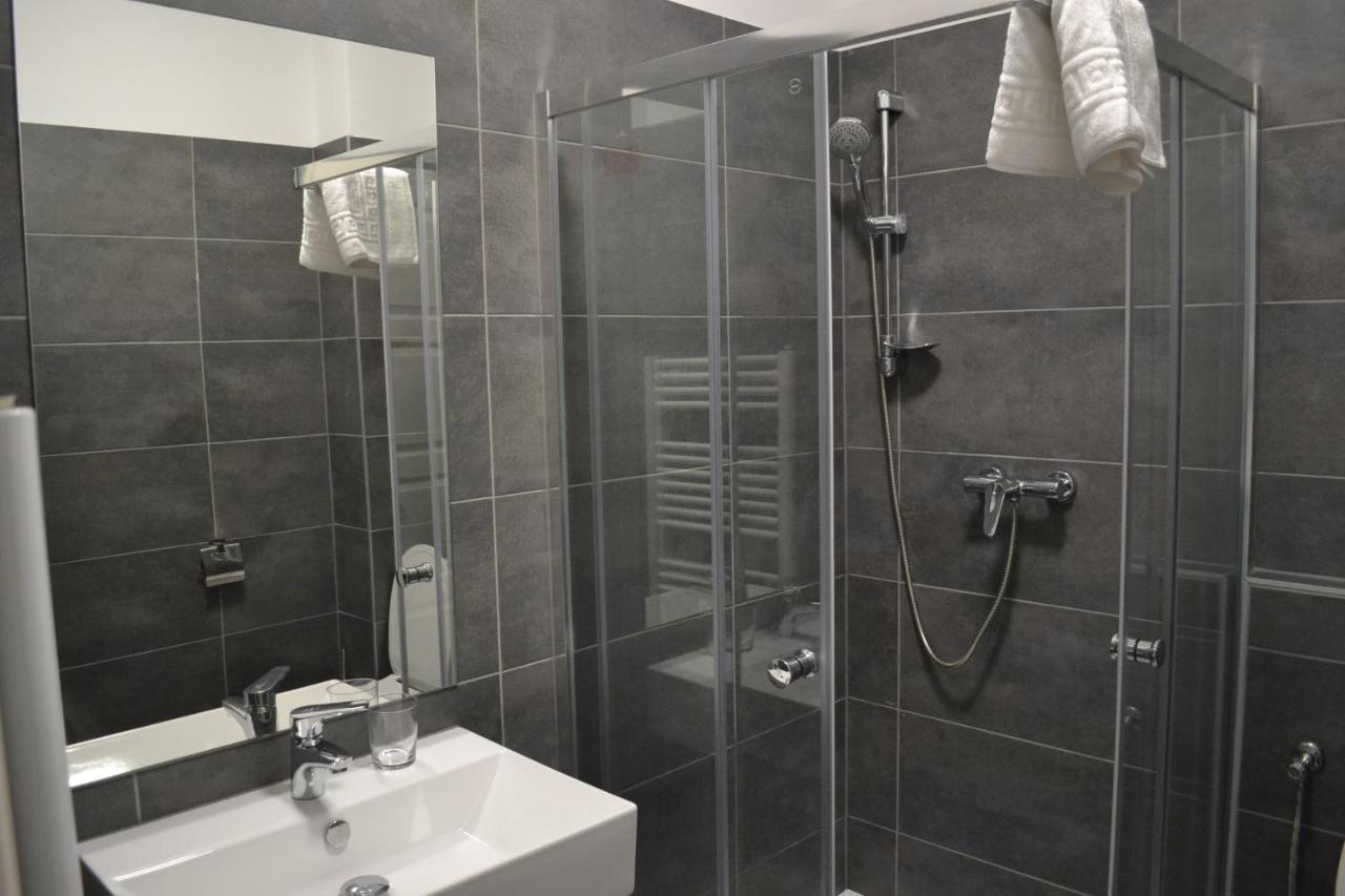Fonix Design Rooms Debrecen Eksteriør bilde